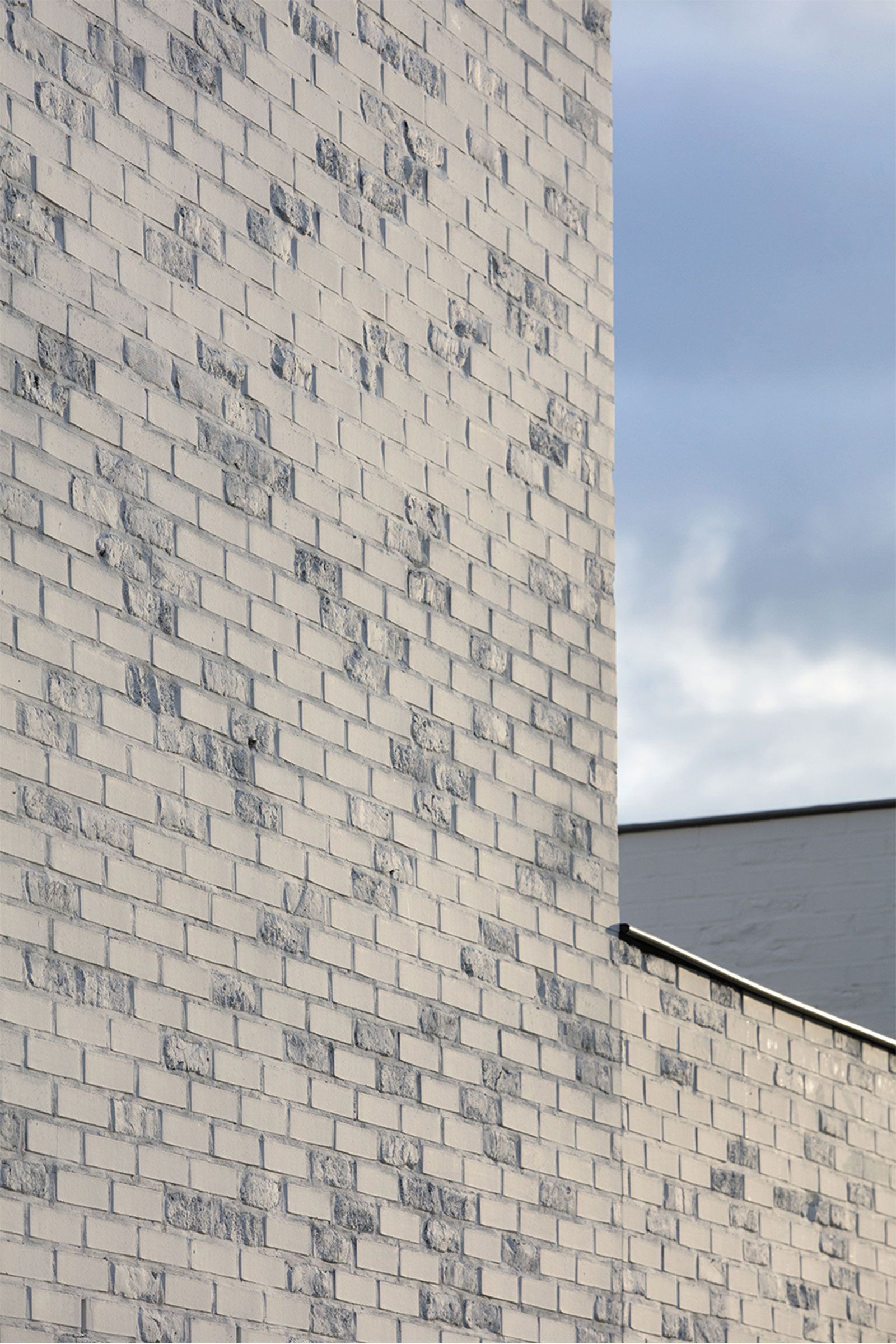 116.V+.MOUSCRON.Photo02-Light
