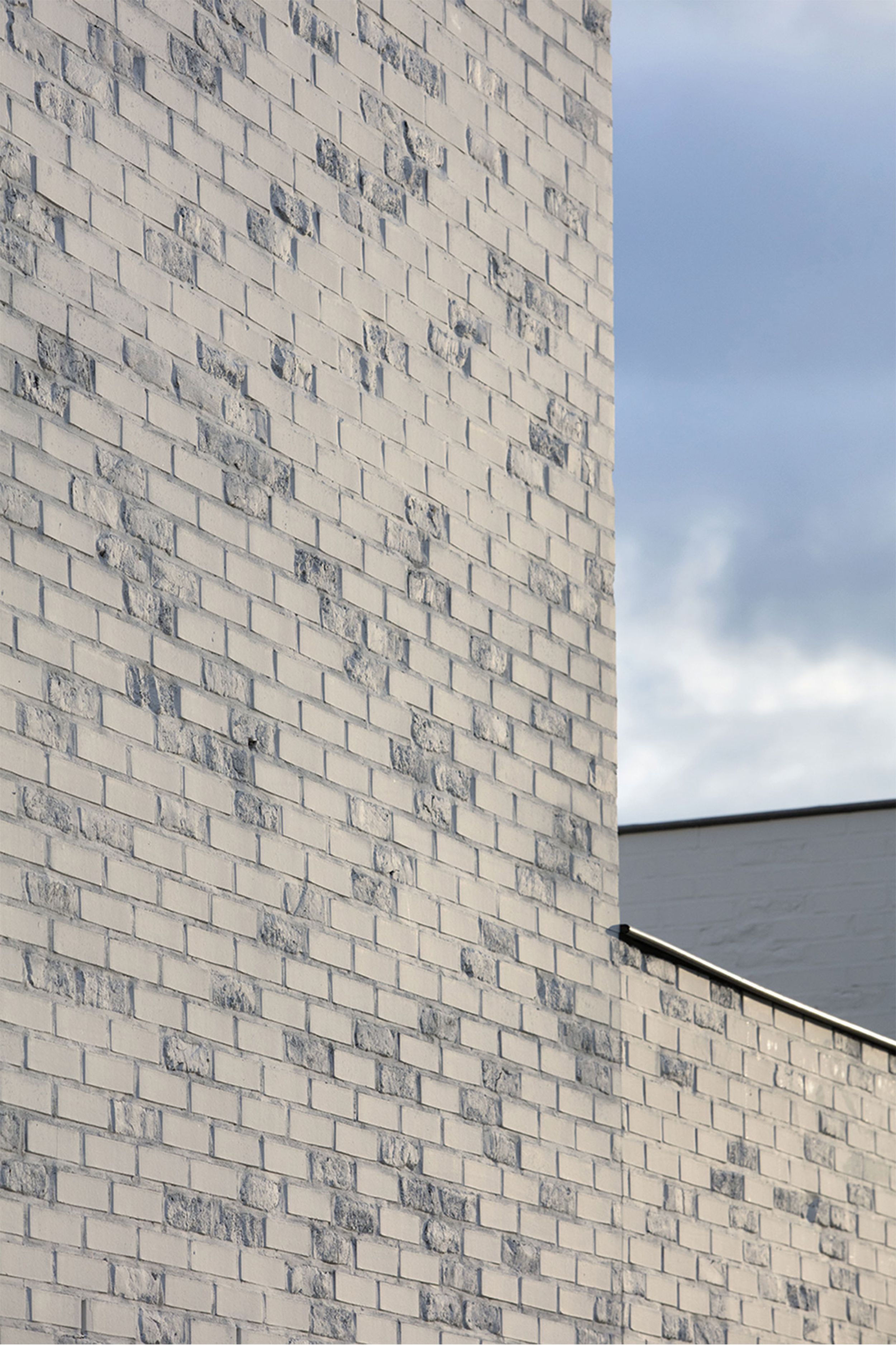116.V+.MOUSCRON.Photo02-Light